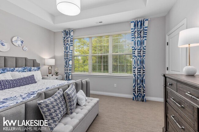 Building Photo - 8511 Valley Dr