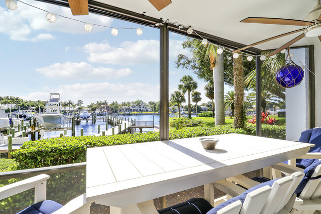 Building Photo - 515 Bay Colony Dr N