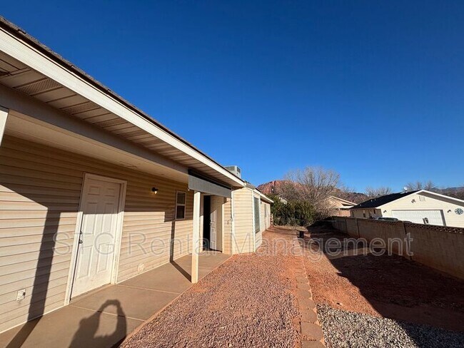 Building Photo - 773 S 220 E Cir