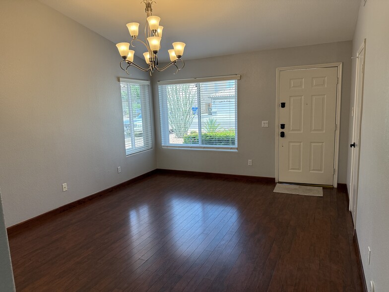 Building Photo - 4629 E Lavender Ln