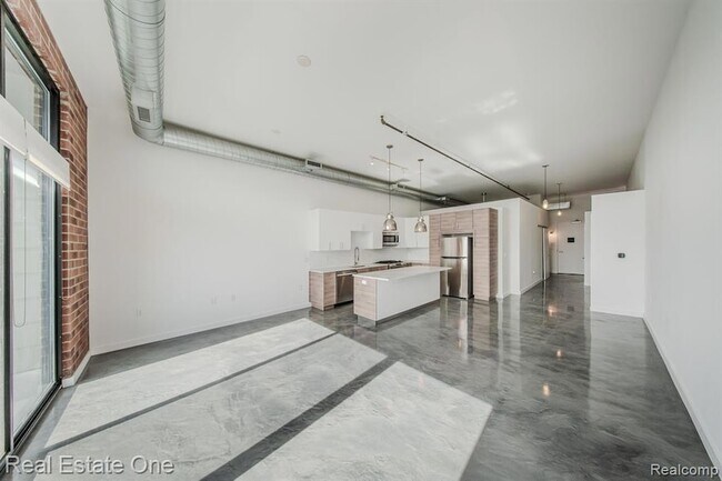 Building Photo - 211 E 9 Mile Rd