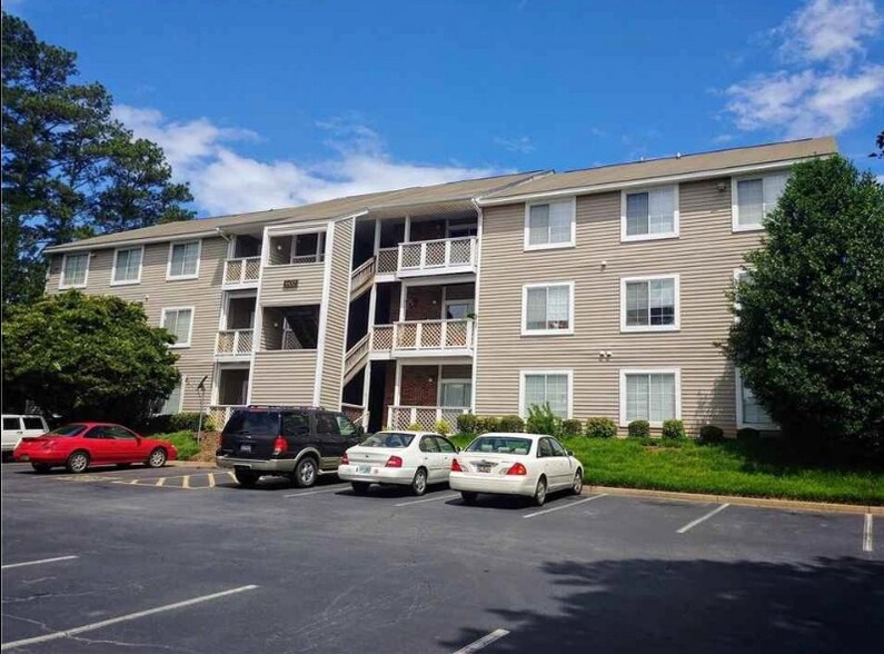 Building Photo - 220 Elm St