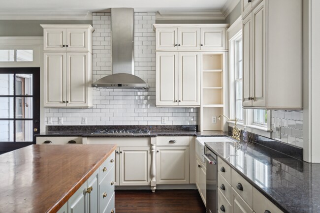Building Photo - 6BD/5BA Custom Home for Lease in Daniel Island Park