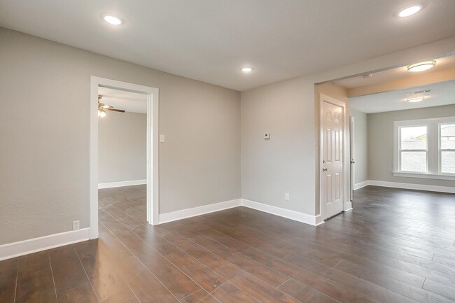 Building Photo - Beautifully Remodelled 1922 Home- Duplex- ...