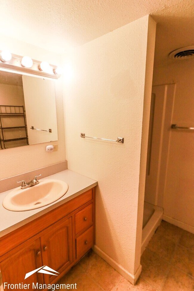 Building Photo - 1020 Leavenworth St