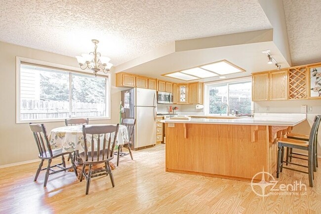 Building Photo - 12018 SE 17th St