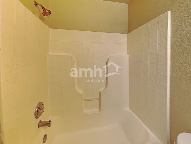 Building Photo - 4707 Oxbow Ave