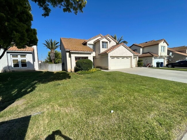 Building Photo - Highly Desirable 4b/3b Orangecrest Home