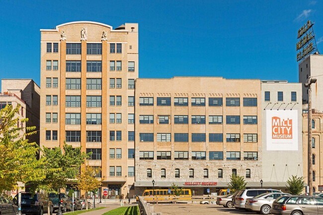 Building Photo - 215 10th Ave S