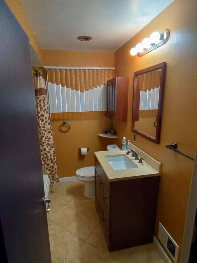 Building Photo - Beautiful, sprawling, brick ranch - $1700/mo