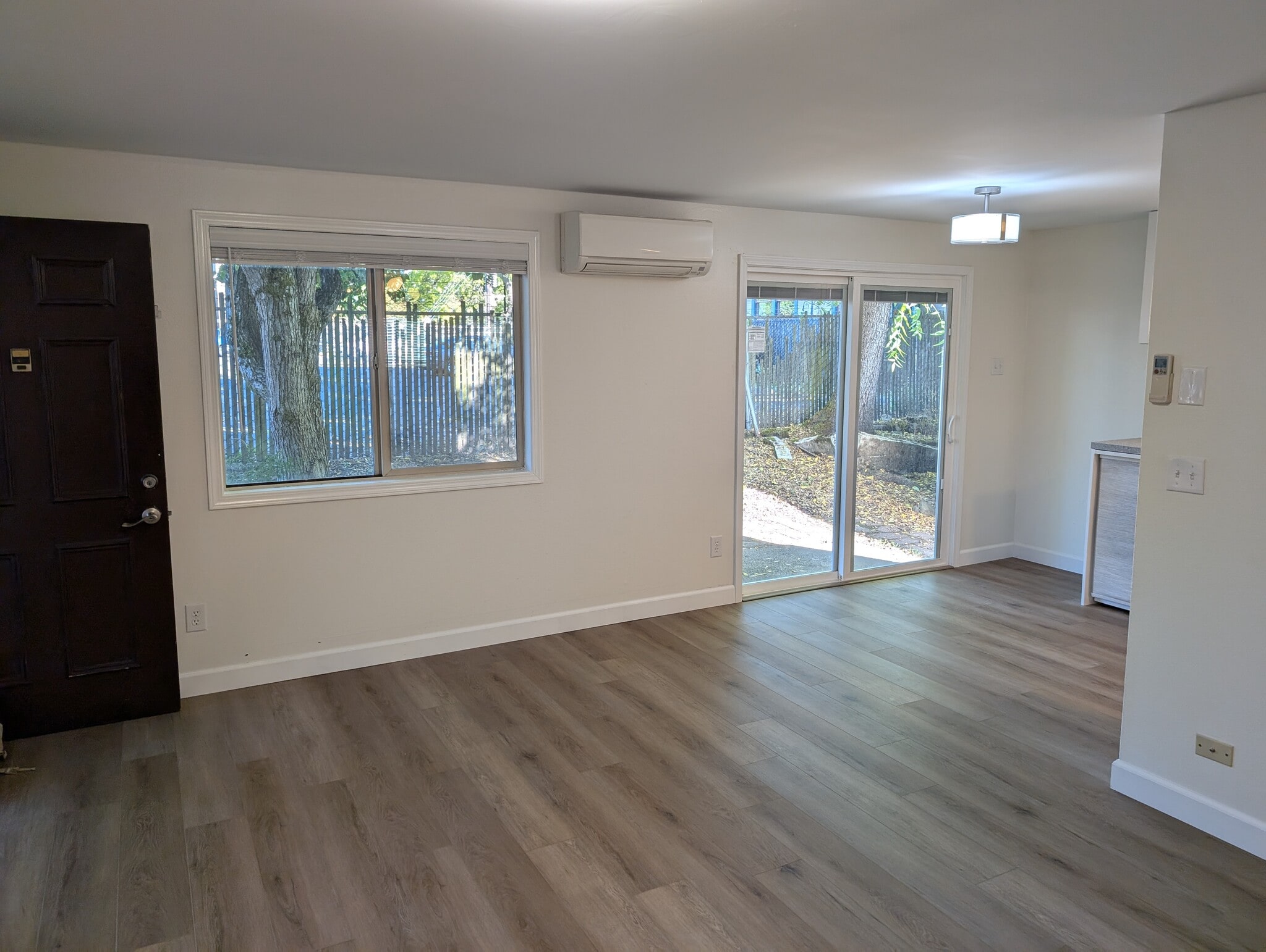 Building Photo - 5028 SE Hawthorne Blvd