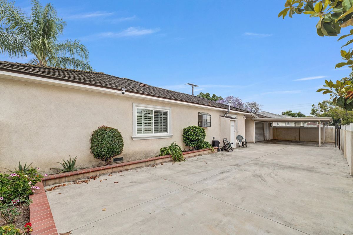 Building Photo - 14403 Benfield Ave