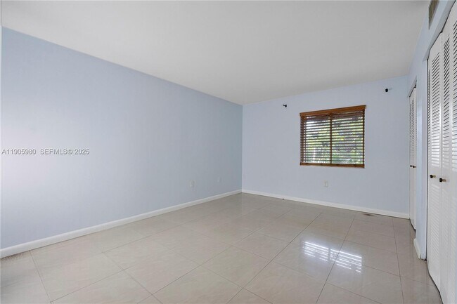 Building Photo - 6060 Forest Hill Blvd