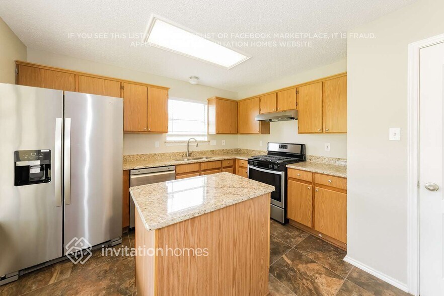 Building Photo - 2101 Logan Dr