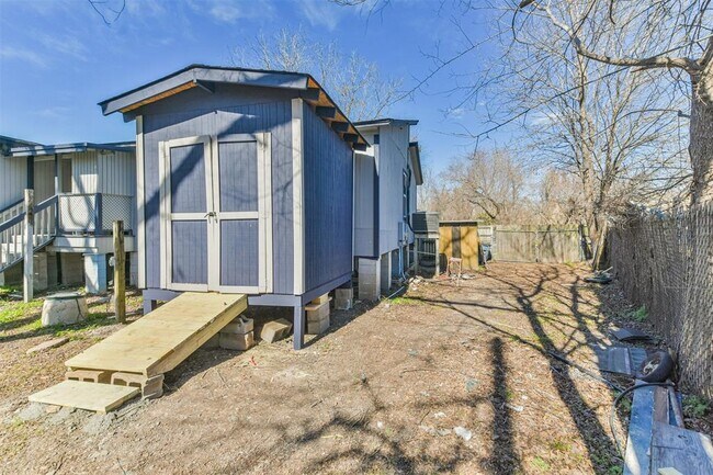 Building Photo - 822 Finesse Dr