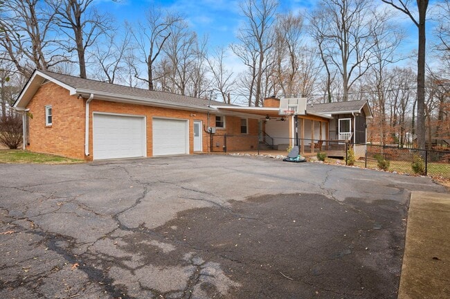 Building Photo - Spacious 4BR (or 3BR + Bonus) with 2 Living Rooms, Screened Porch & 4-Car Garage