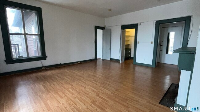 Building Photo - 49 Edgewood Way