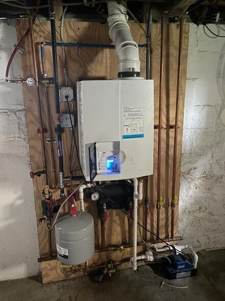 Building Photo - 84 Woodlawn St