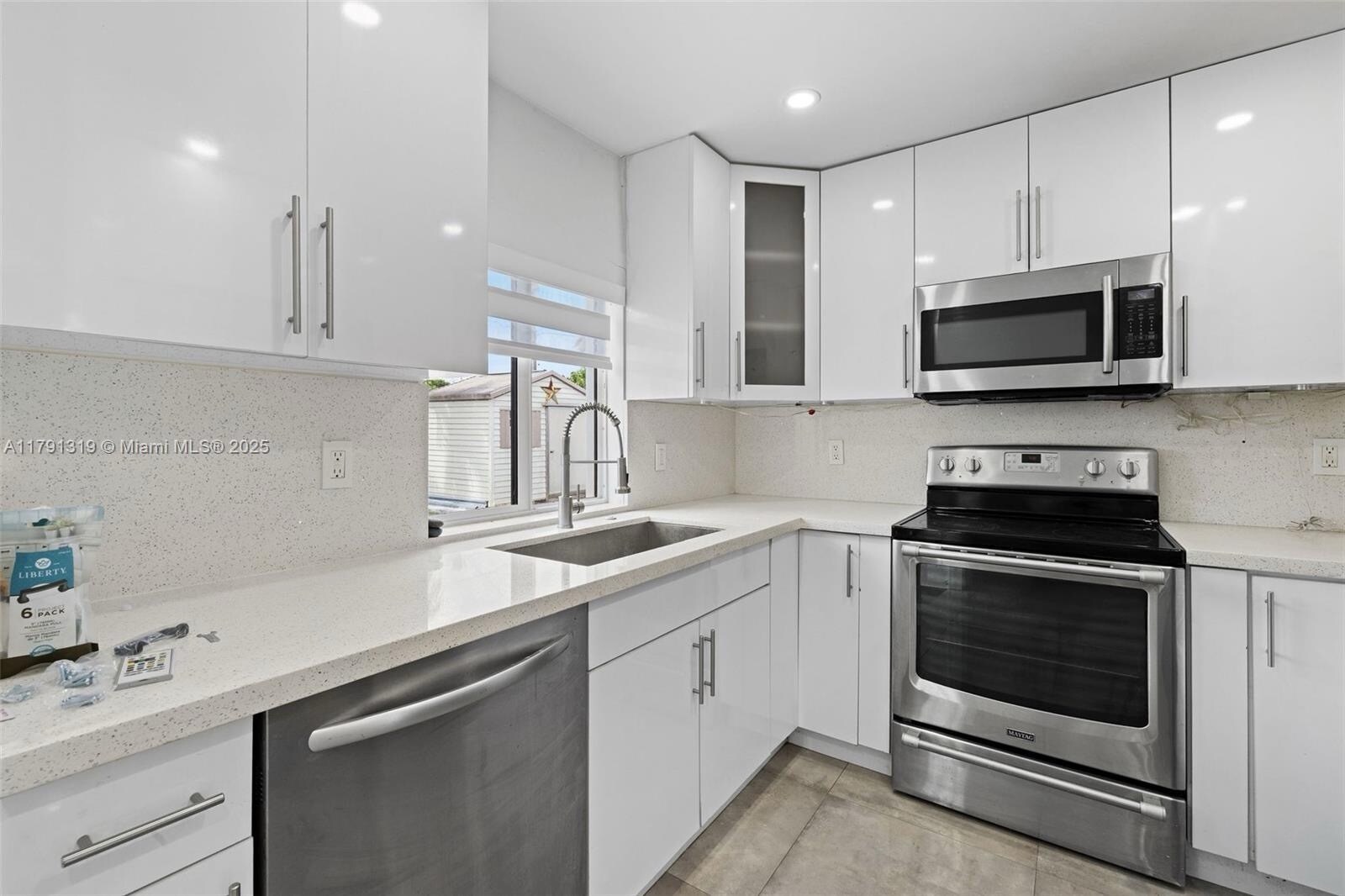 Building Photo - 6511 SW 31st St
