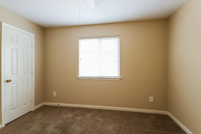Building Photo - 10227 Canyon Rose Ln