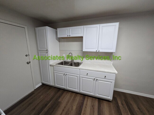 Building Photo - 1921 NE 17th Way