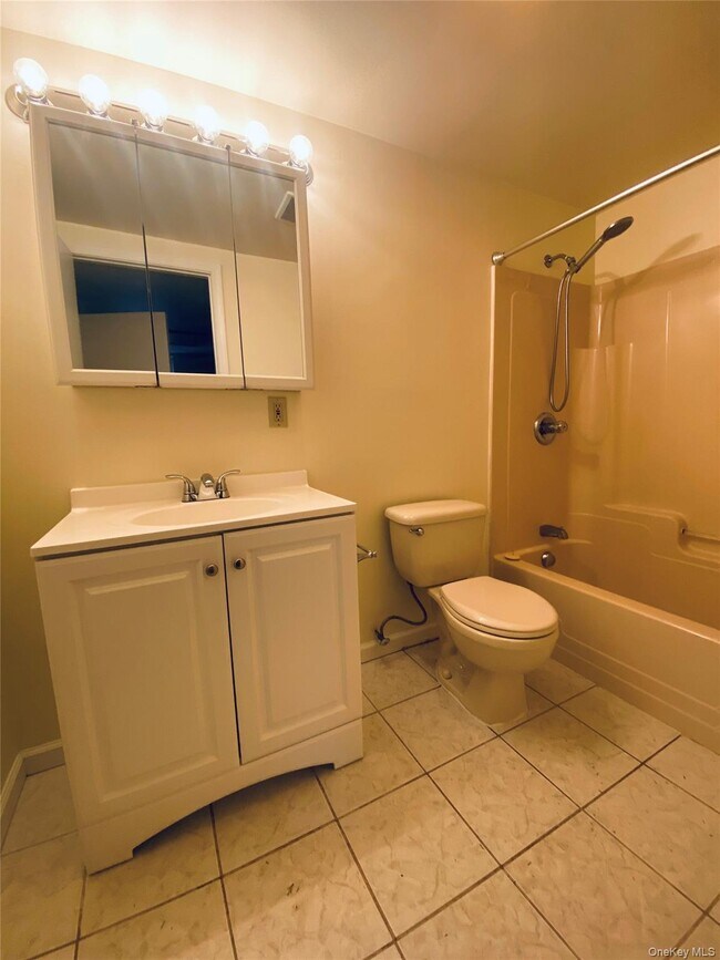 Building Photo - 5 Old State Rd