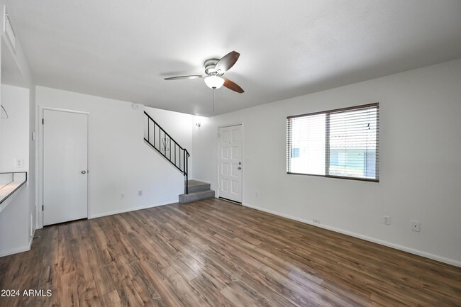 Building Photo - 729 E Cochise Dr