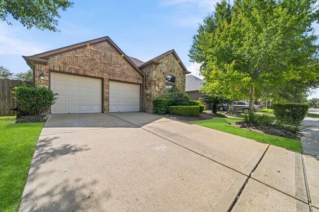 Building Photo - 2206 Ascot Ln