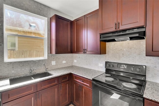 Building Photo - 900 Sawbuck Dr