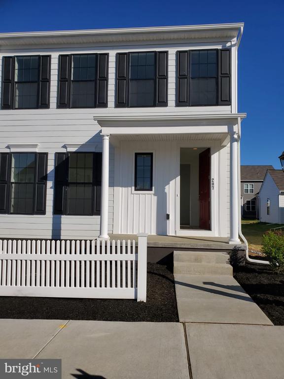 Building Photo - 207 Hoke Farm Way