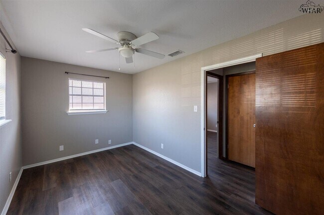 Building Photo - 4448 Cunningham Dr