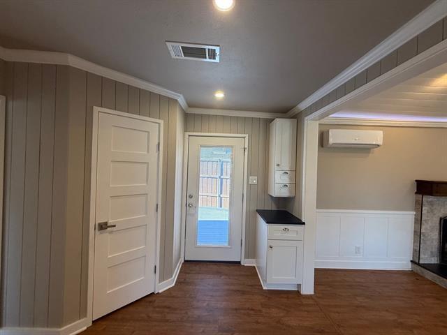 Building Photo - 9941 Mixon Dr