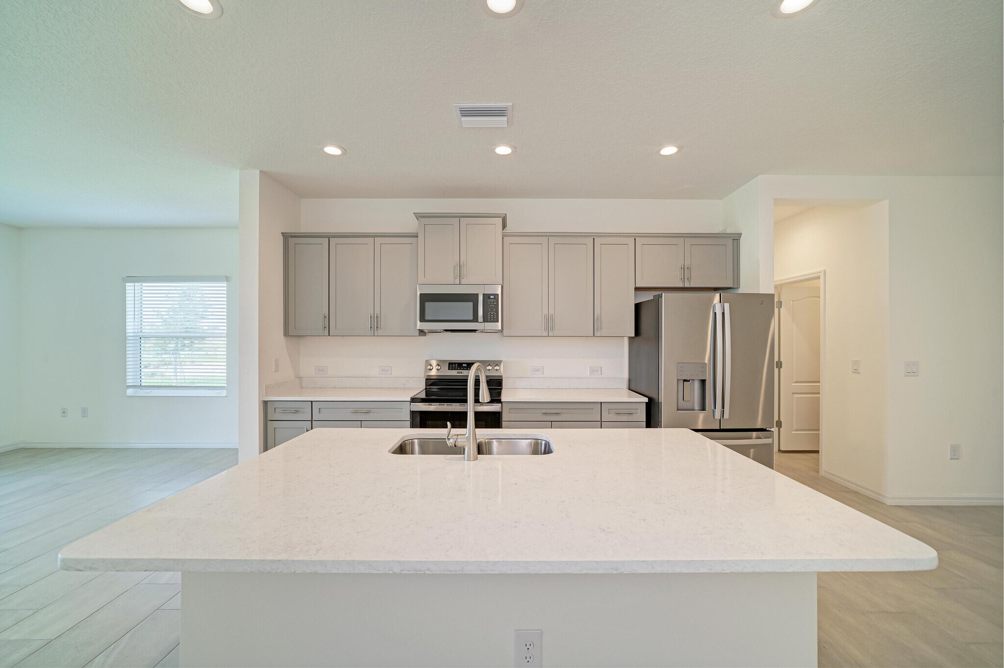 Building Photo - 2206 Washington Palm Ct