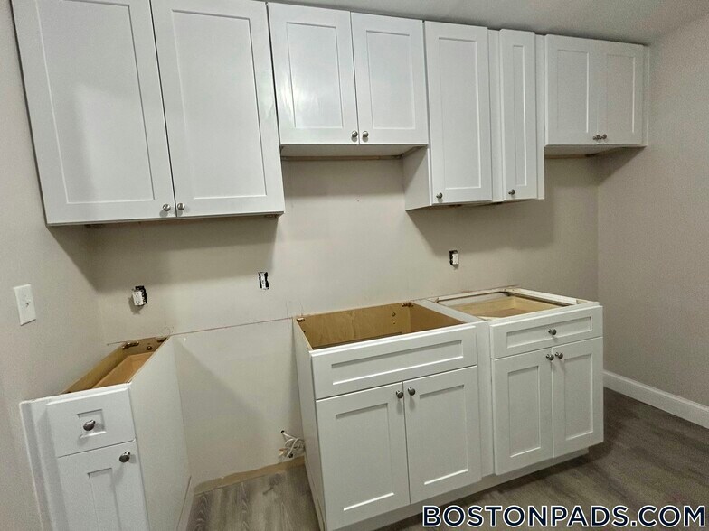 Building Photo - 2 Weaver Street