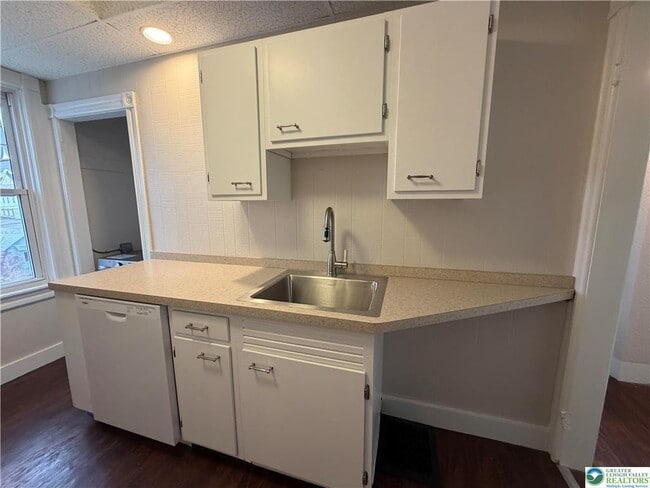 Building Photo - 1403 Center St