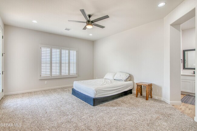Building Photo - 805 Mormon Tea Dr