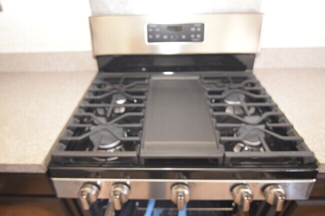 Building Photo - 5025 Carol St