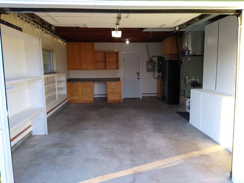 Garage - 3905 Almira Dr