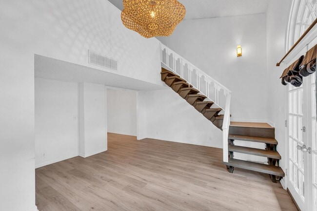 Building Photo - Great corner studio location in Belle Forest.