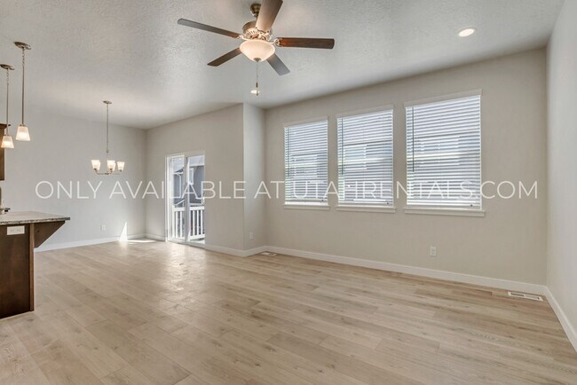 Building Photo - 4081 W Harmony Dr