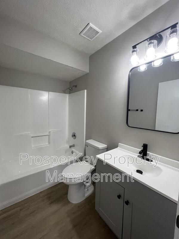 Building Photo - 729 Georgia Dr