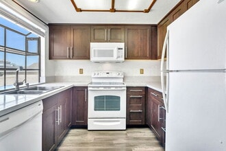 Building Photo - 8878 Regents Rd