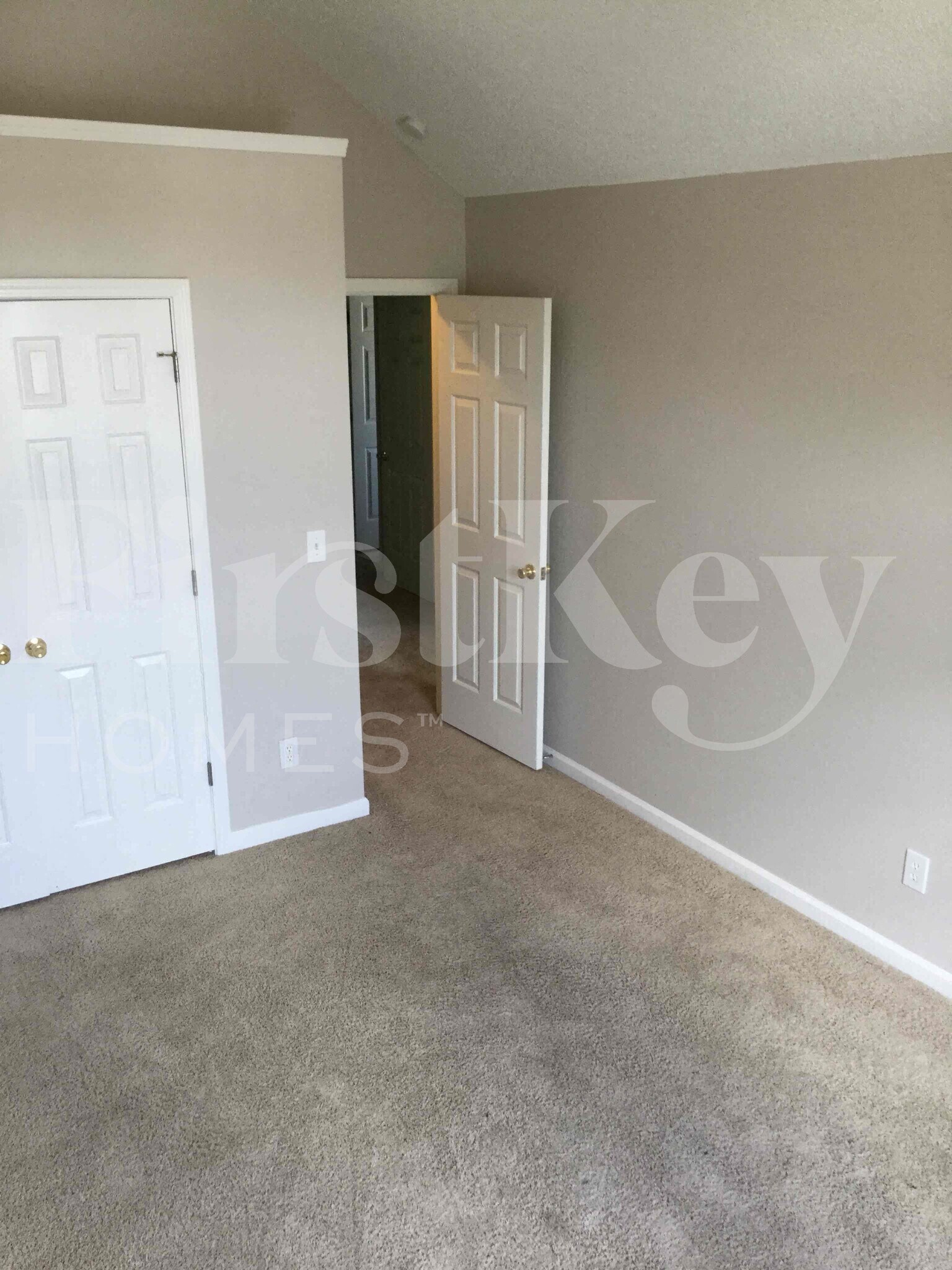 Building Photo - 5243 Round Table Dr