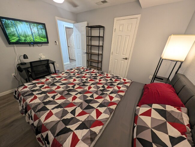 Building Photo - 1303 Colby Ave