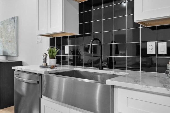 Building Photo - 2340 Alsiddiq Dr