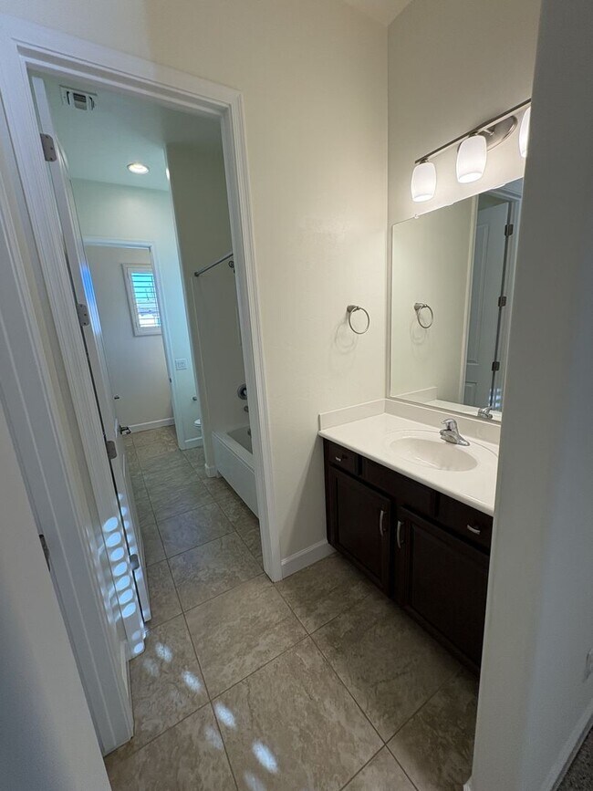 Building Photo - Dove Mountain 4 bedroom with Den 3,277 sq ...