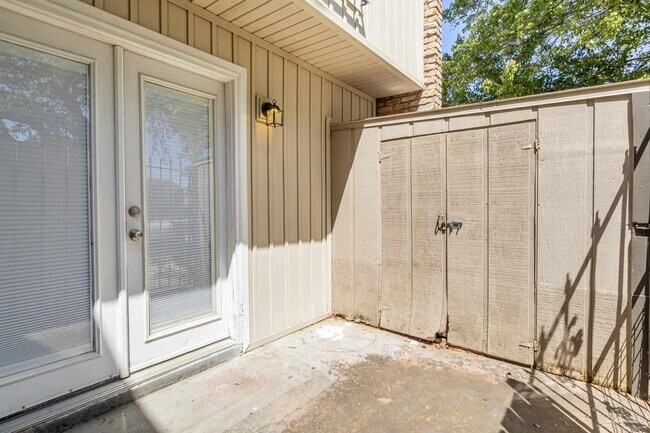 Building Photo - 4741 Huron Dr