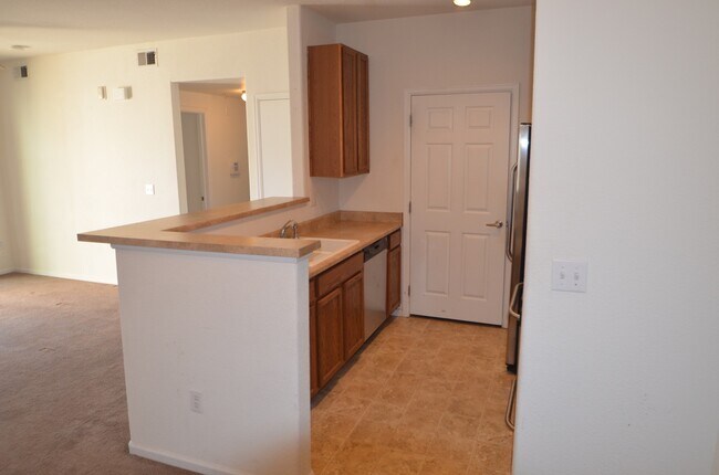 Building Photo - 15700 E Jamison Dr