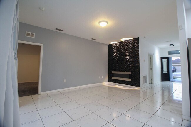 Building Photo - 224 Highland Meadows Ave