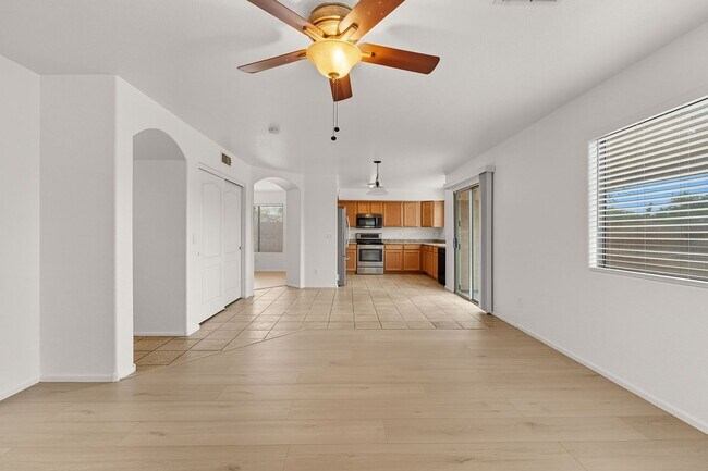 Building Photo - Solar Home with Nice Floorplan in a Great Location! Norterra Dynamite Ranch